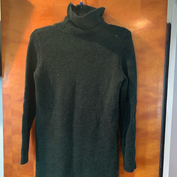 Forever 21 Sweaters - Dark green Turtleneck sweater Forever 21 Sweaters - Dark green Turtleneck sweater